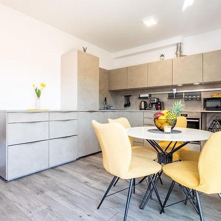 New Luxury 3-Bedroom Penthouse With Huge Terrace Split Eksteriør bilde