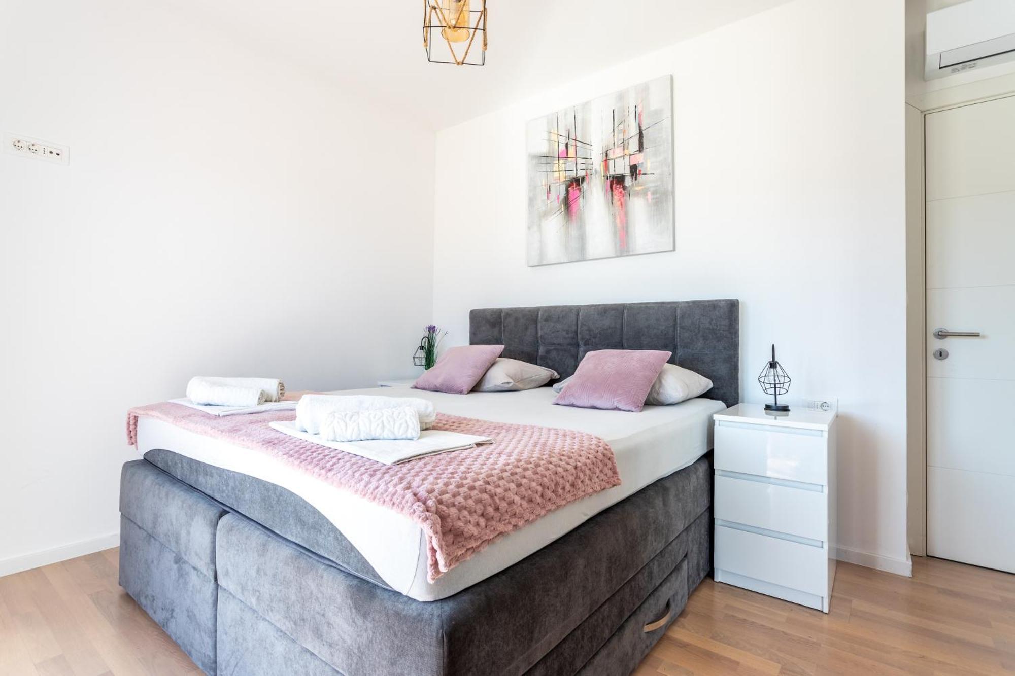 New Luxury 3-Bedroom Penthouse With Huge Terrace Split Eksteriør bilde