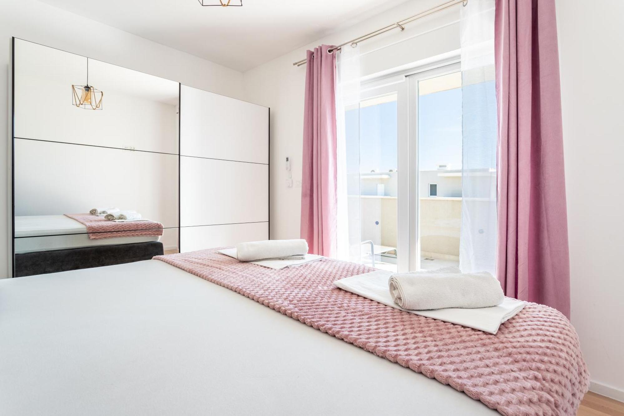 New Luxury 3-Bedroom Penthouse With Huge Terrace Split Eksteriør bilde
