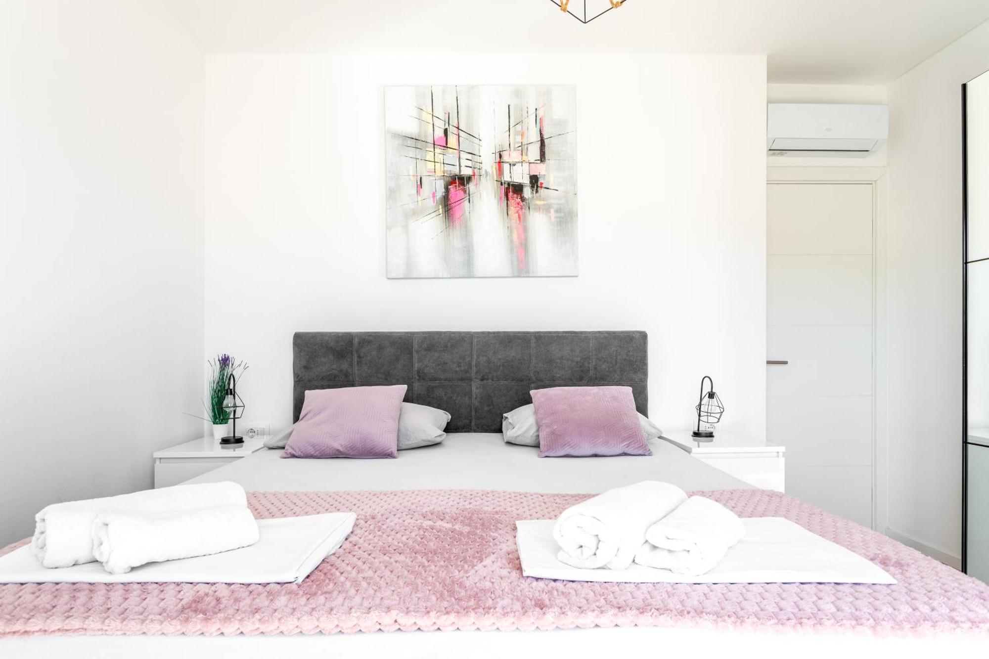 New Luxury 3-Bedroom Penthouse With Huge Terrace Split Eksteriør bilde