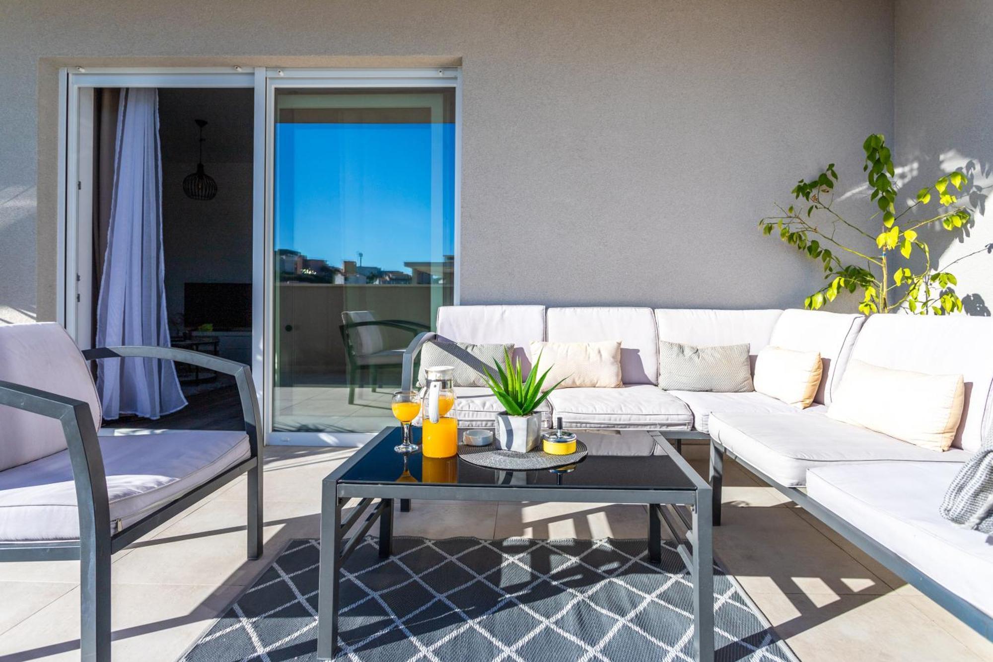 New Luxury 3-Bedroom Penthouse With Huge Terrace Split Eksteriør bilde
