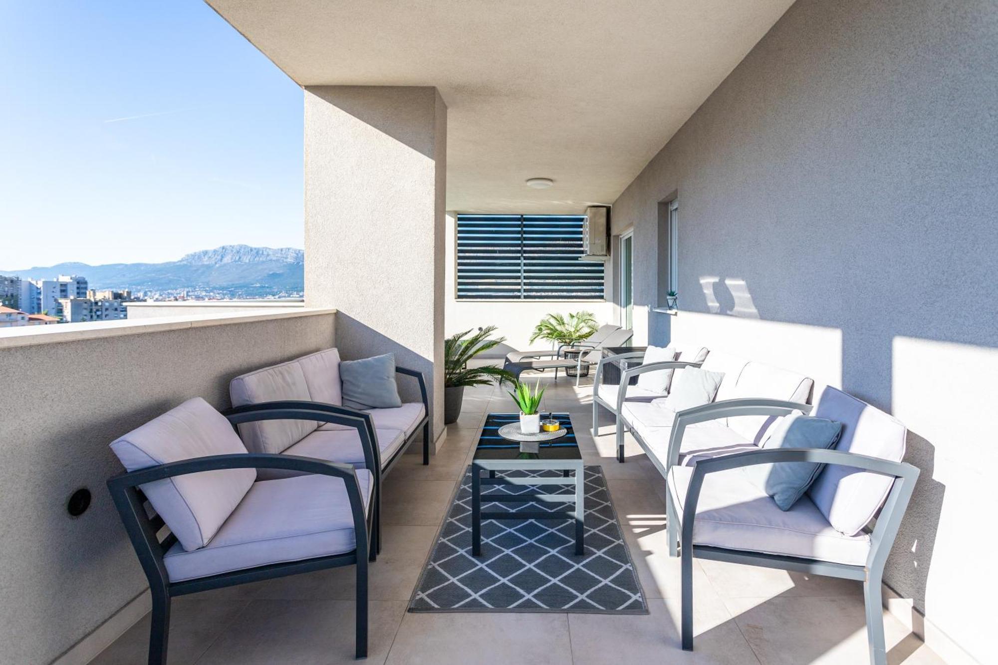 New Luxury 3-Bedroom Penthouse With Huge Terrace Split Eksteriør bilde