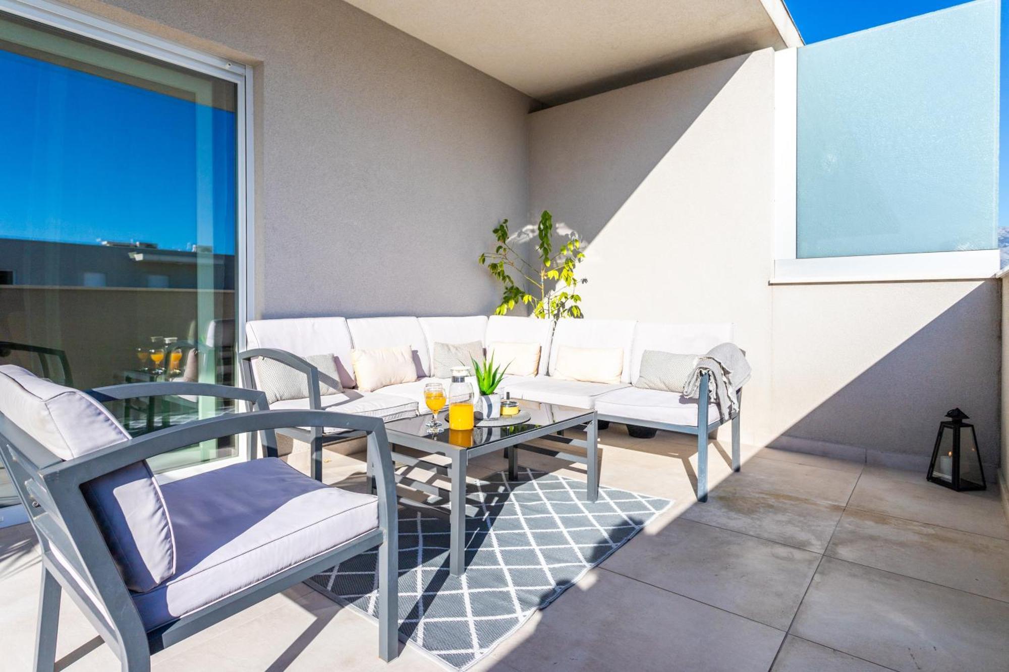 New Luxury 3-Bedroom Penthouse With Huge Terrace Split Eksteriør bilde