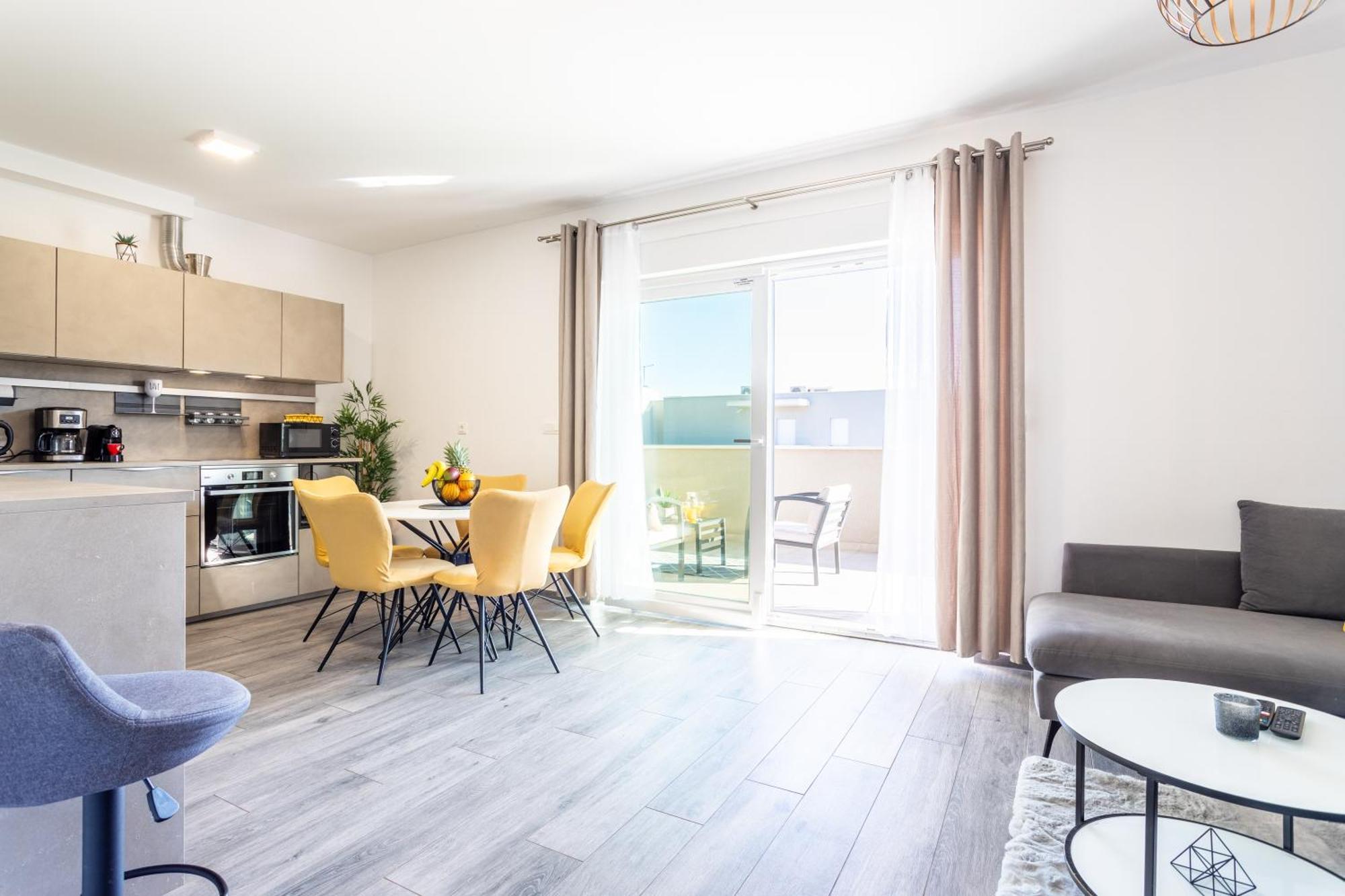 New Luxury 3-Bedroom Penthouse With Huge Terrace Split Eksteriør bilde