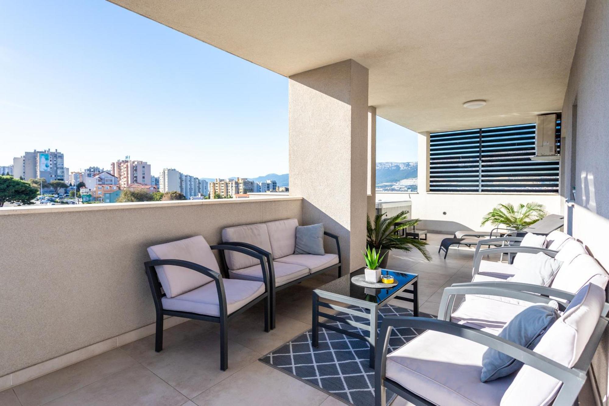 New Luxury 3-Bedroom Penthouse With Huge Terrace Split Eksteriør bilde