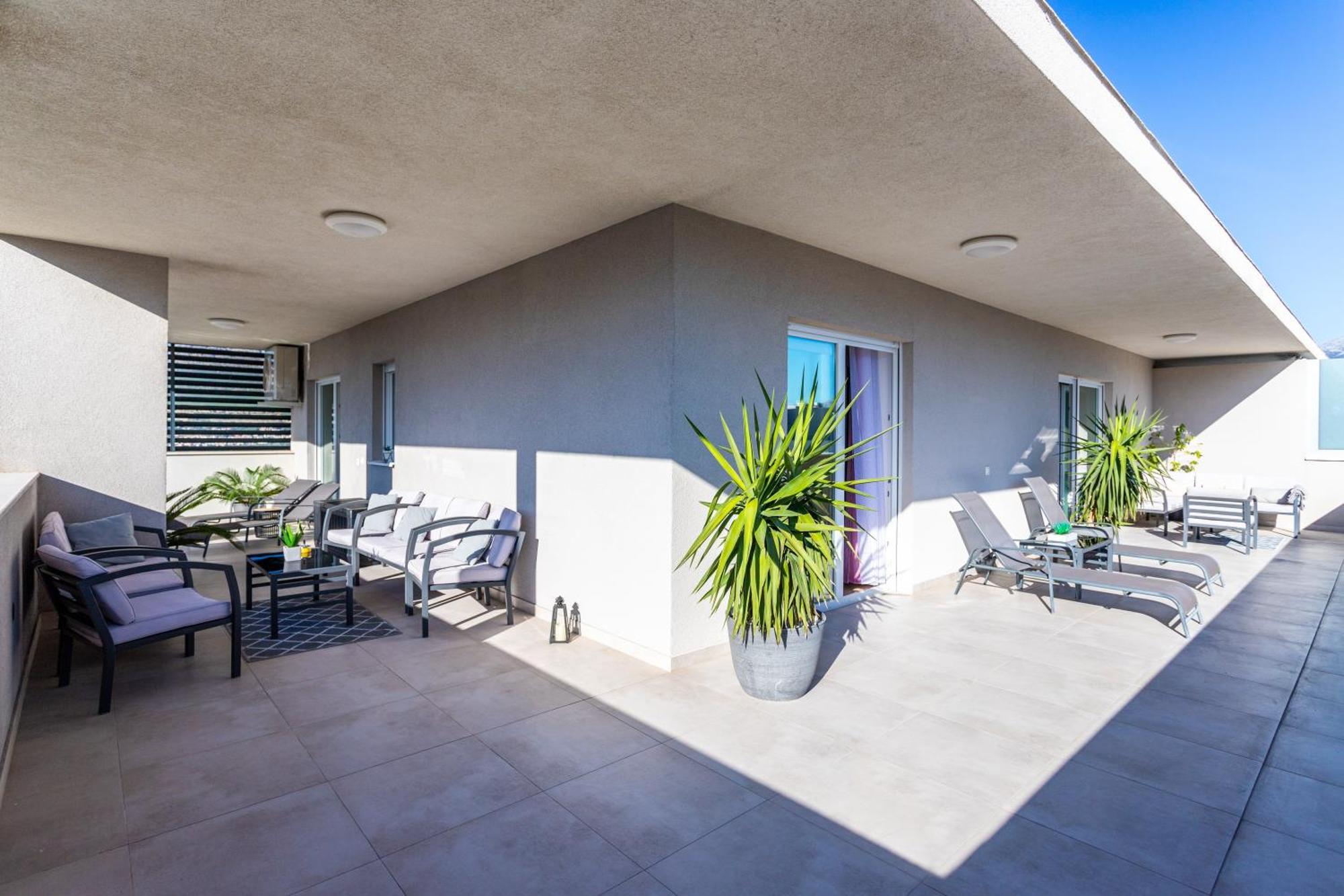 New Luxury 3-Bedroom Penthouse With Huge Terrace Split Eksteriør bilde