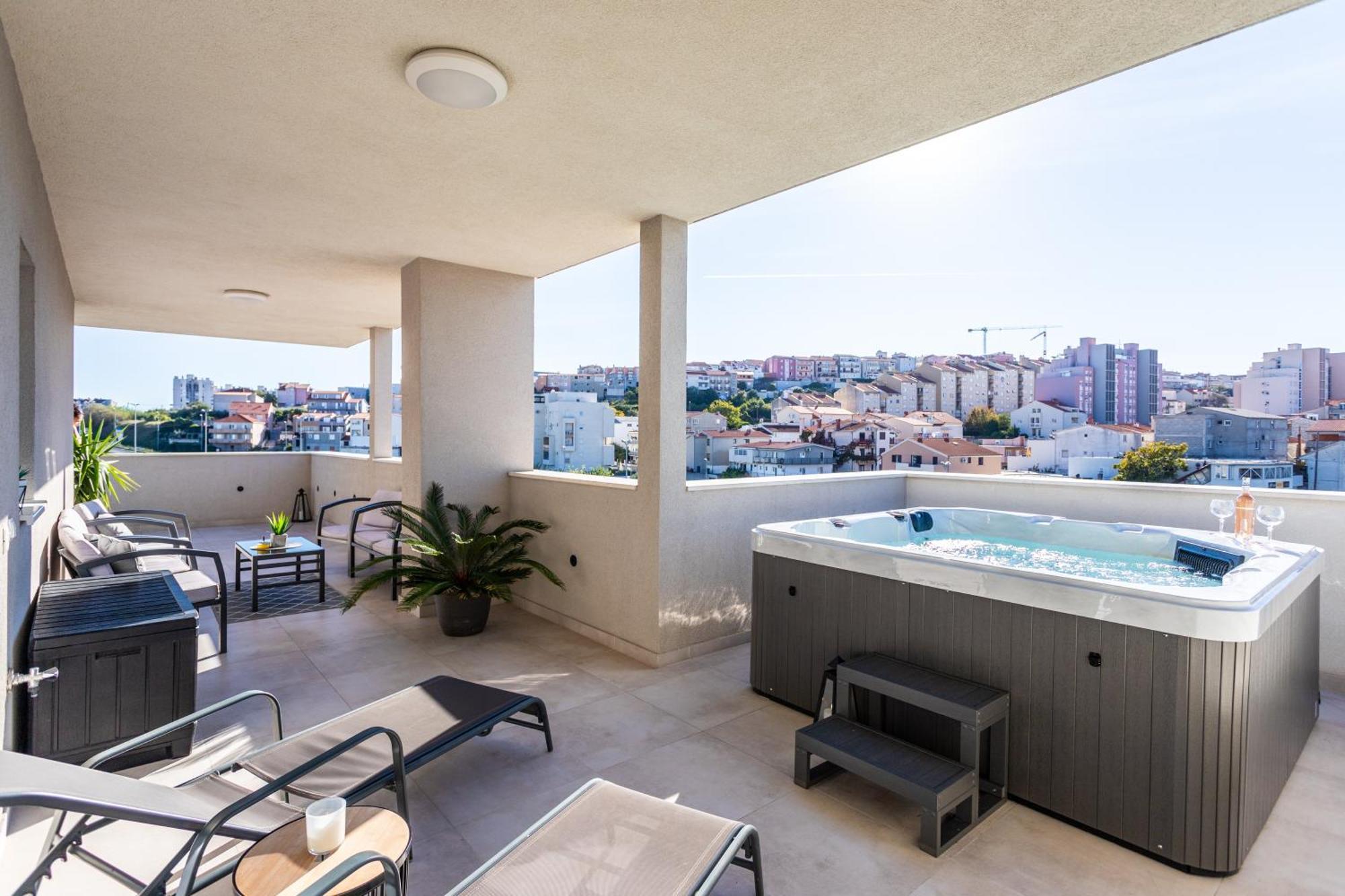 New Luxury 3-Bedroom Penthouse With Huge Terrace Split Eksteriør bilde