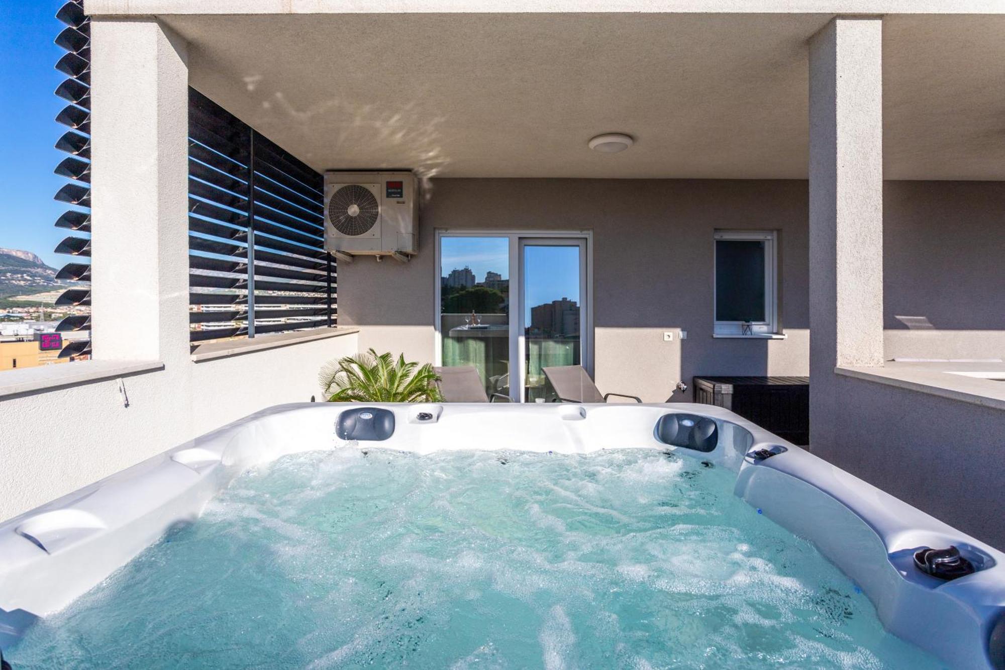 New Luxury 3-Bedroom Penthouse With Huge Terrace Split Eksteriør bilde