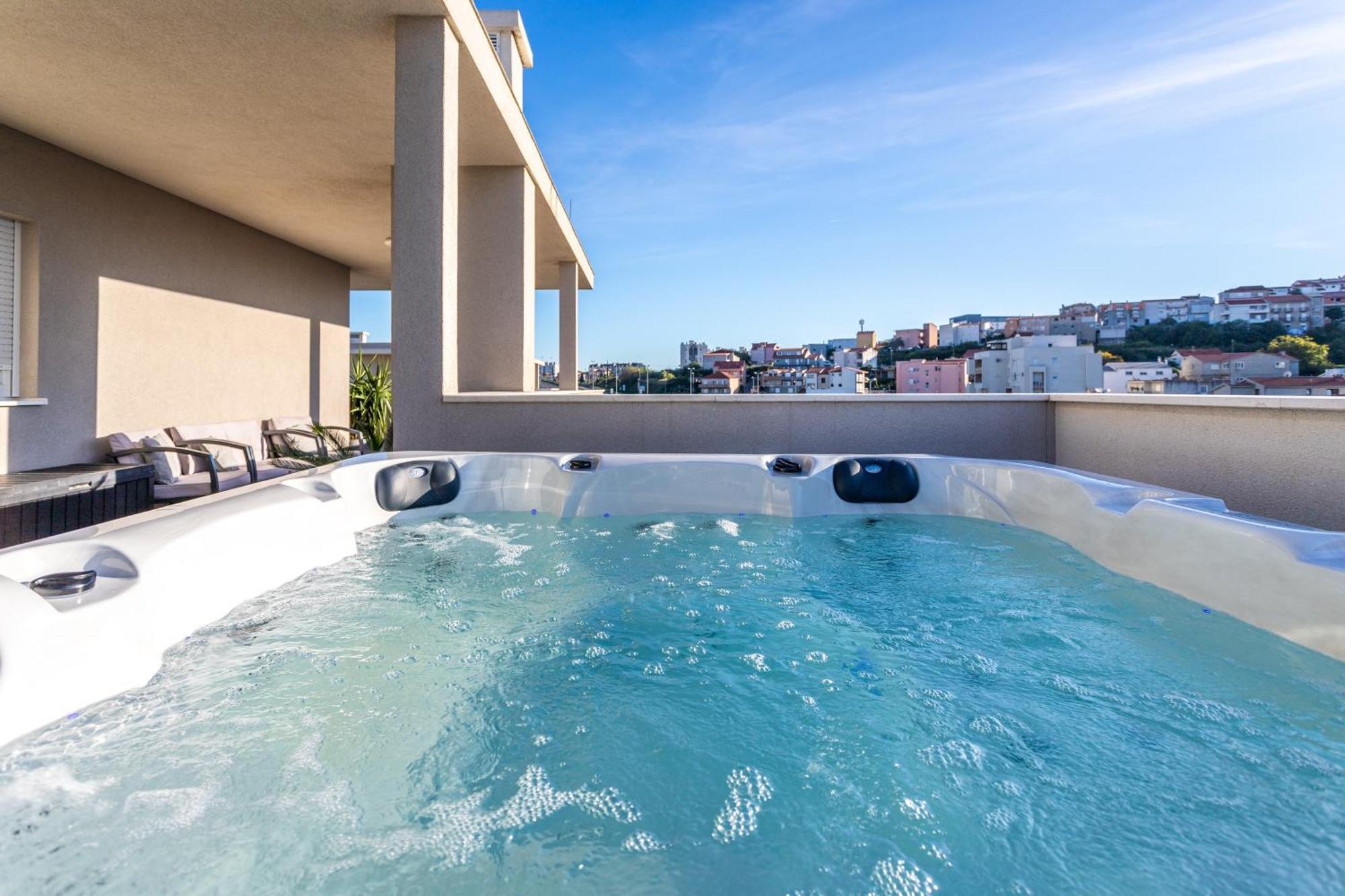 New Luxury 3-Bedroom Penthouse With Huge Terrace Split Eksteriør bilde