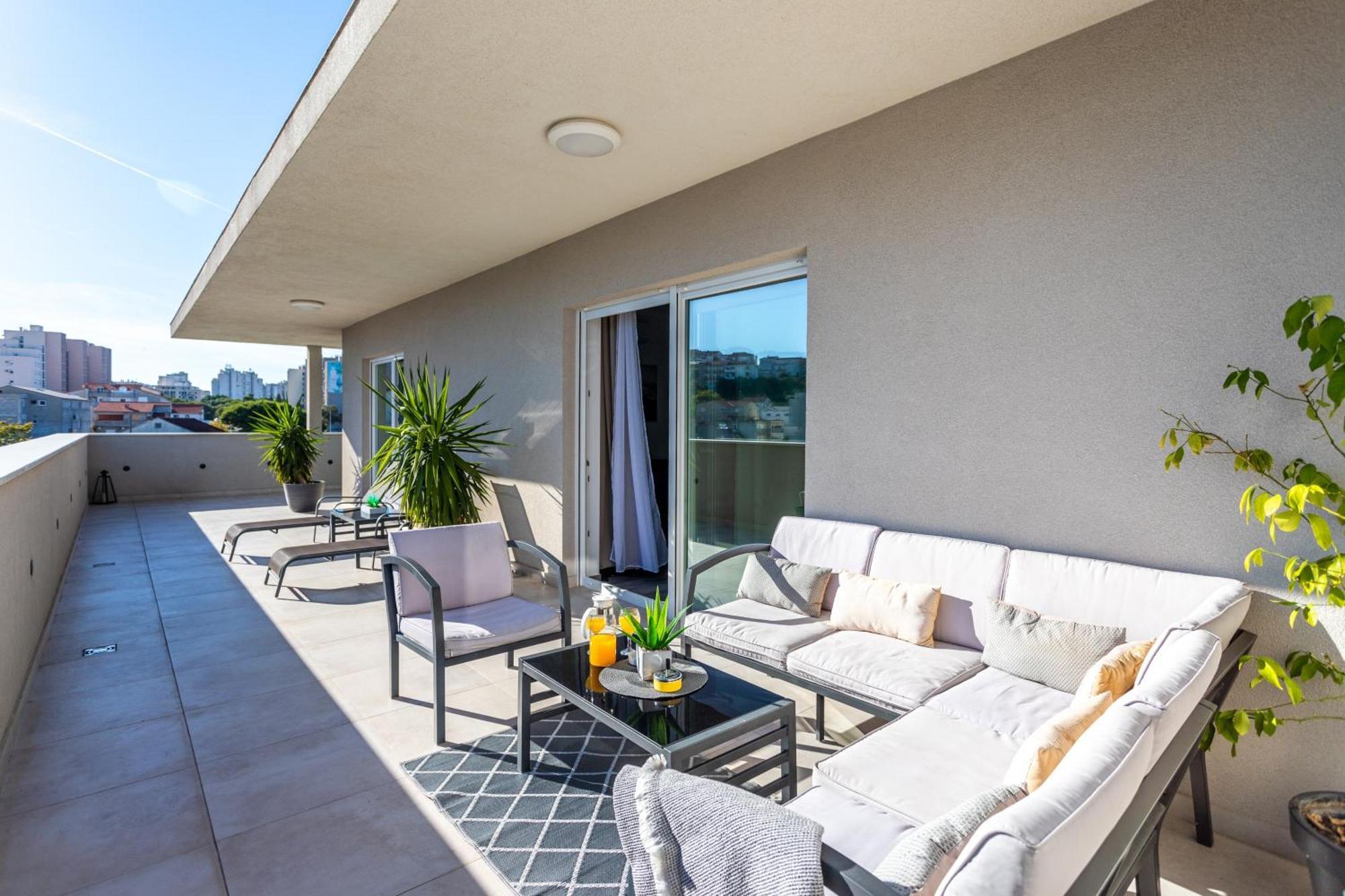 New Luxury 3-Bedroom Penthouse With Huge Terrace Split Eksteriør bilde