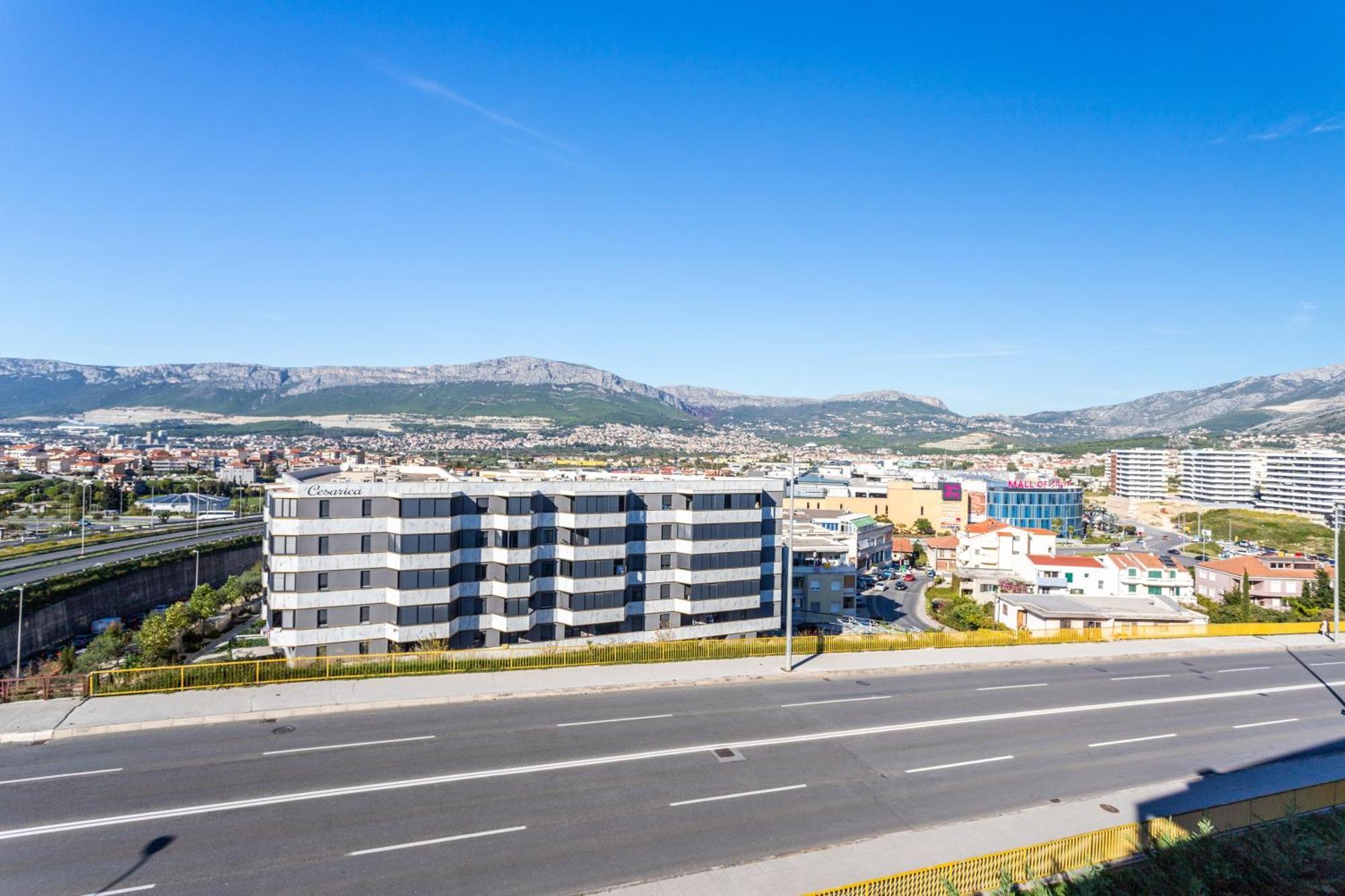 New Luxury 3-Bedroom Penthouse With Huge Terrace Split Eksteriør bilde