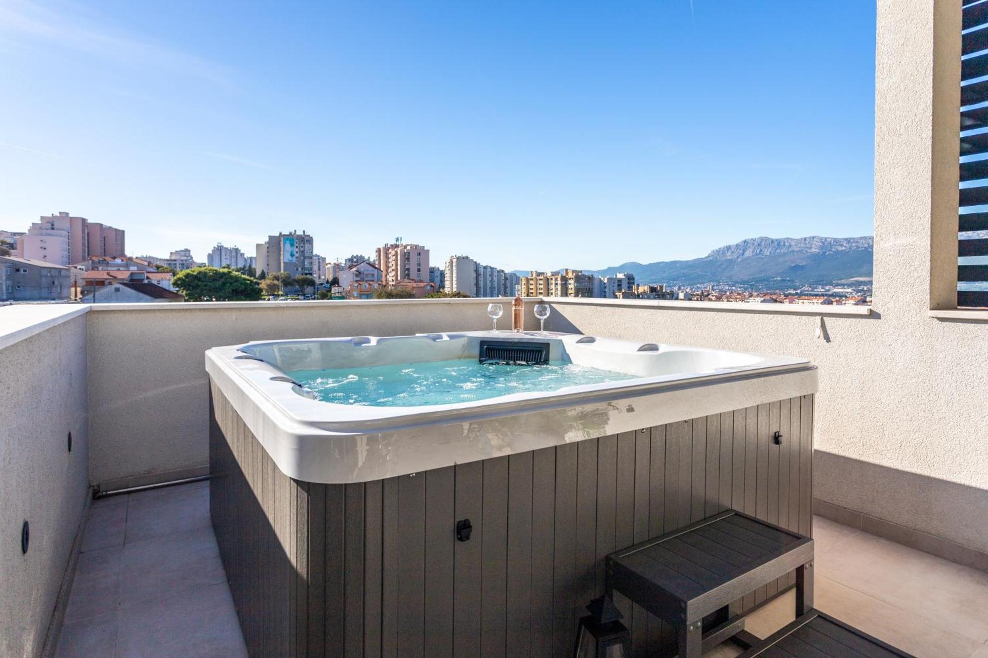 New Luxury 3-Bedroom Penthouse With Huge Terrace Split Eksteriør bilde