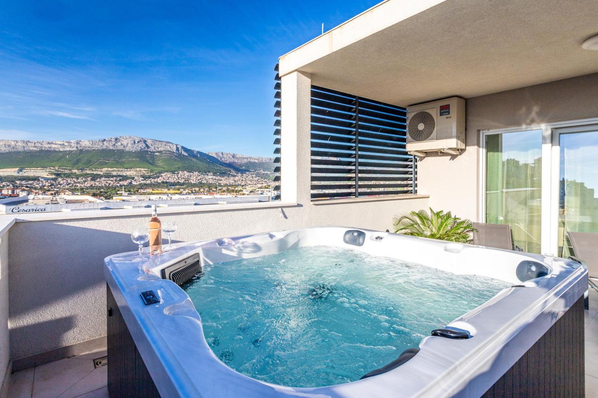 New Luxury 3-Bedroom Penthouse With Huge Terrace Split Eksteriør bilde